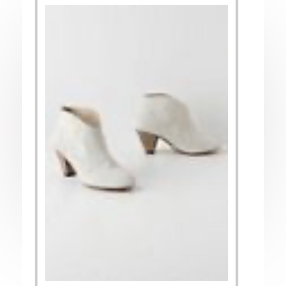 Anthropologie - Sixtyseven “Ophidian” Distressed Animal Print Booties Size 39